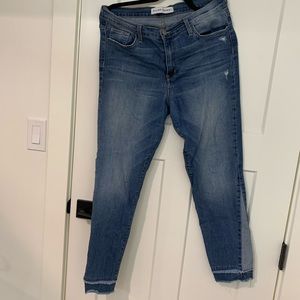 Stylish jeans w/ chic fringe & light denim detail!